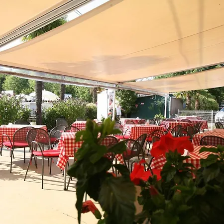 Campeggio Happy Camp Mobile Homes In Butterfly Village *